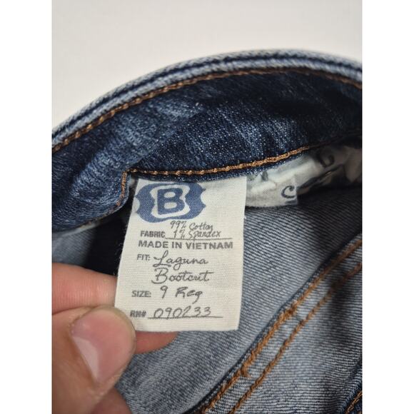 Bullhead Size 9 30" Inseam Laguna Low Rise Medium Wash Bootcut Jeans - Picture 4 of 6